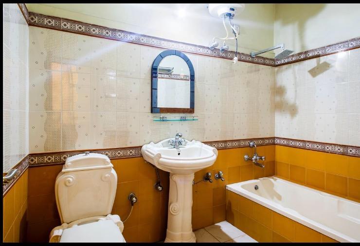 Hotel Bharat Niwas Биканер Екстериор снимка