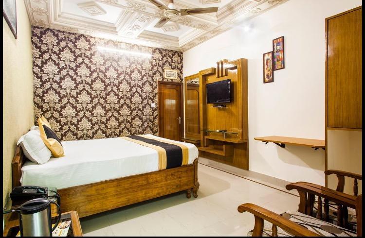 Hotel Bharat Niwas Биканер Екстериор снимка