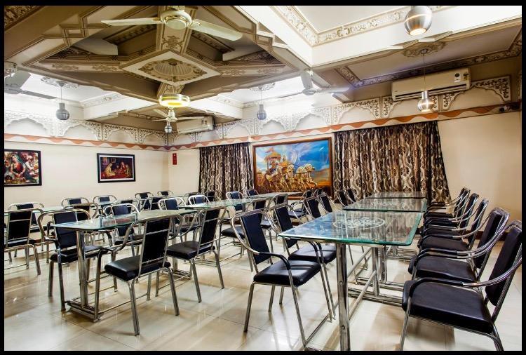 Hotel Bharat Niwas Биканер Екстериор снимка