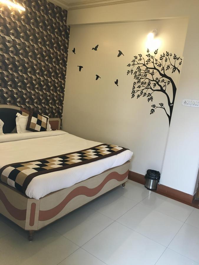 Hotel Bharat Niwas Биканер Екстериор снимка