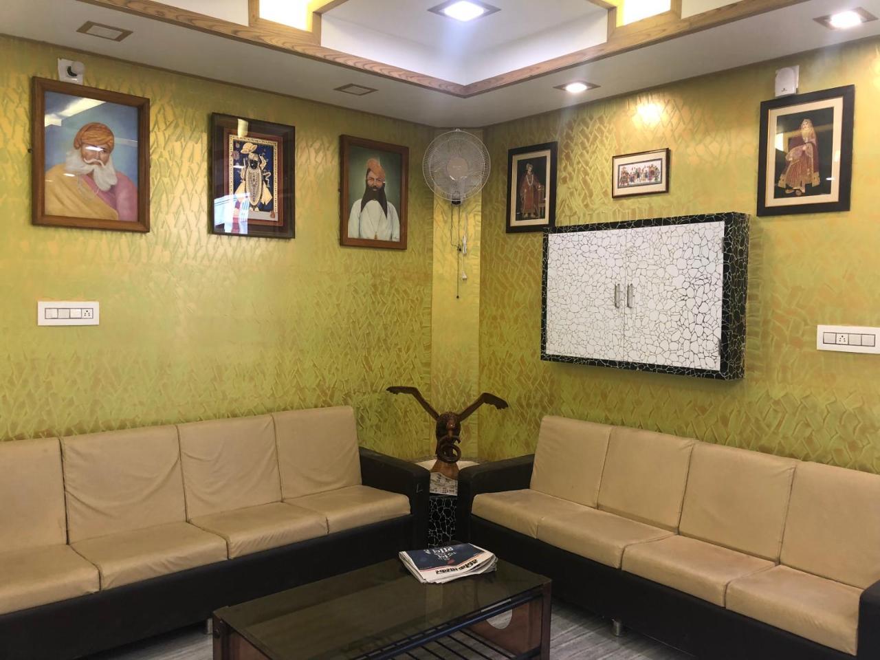 Hotel Bharat Niwas Биканер Екстериор снимка